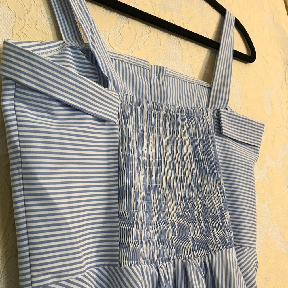 Pretty dress - new without tag - size medium - Picture 6 of 7